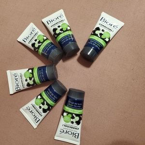 Biore Charcoal Deep Pore Cleanser